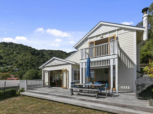 6 Marama Terrace, Eastbourne