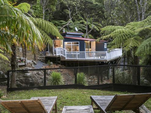 110 Piha Road, Piha