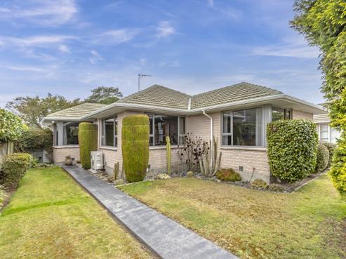 32 Damien Place, Bromley