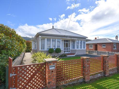 18 Hall Road, Sawyers Bay