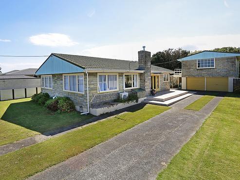 13 Whitcombe Road, Opunake