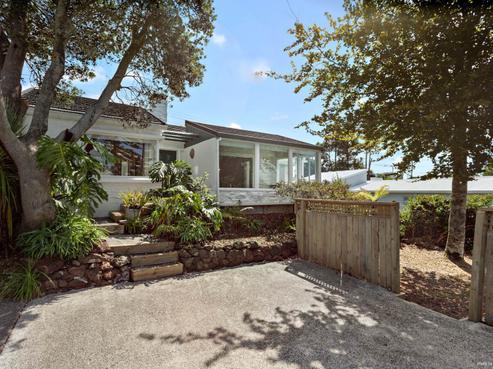 691 East Coast Road, Browns Bay