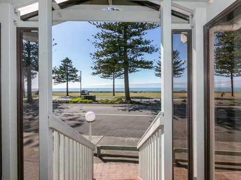 621 Marine Parade, Napier South
