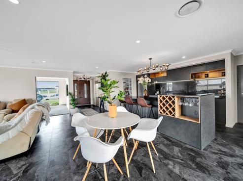 33 Honeyfield Drive, Whalers Gate