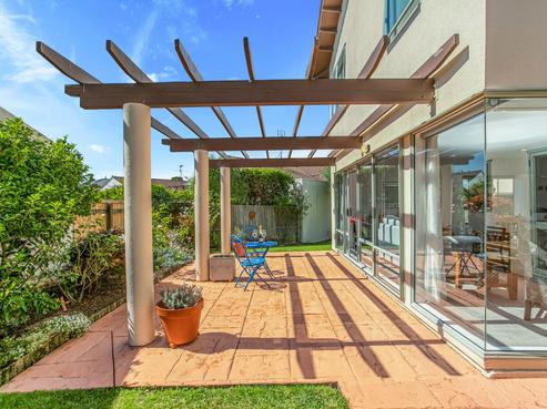 2/17 Riverview Road, Panmure