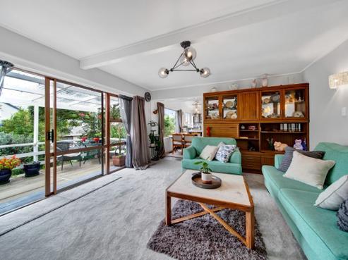 6 Valintine Place, Strandon