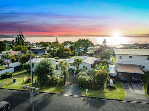 12 Washington Avenue, Snells Beach