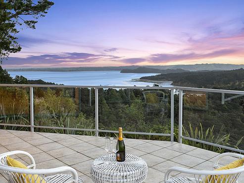 1 Lookout Drive, Laingholm