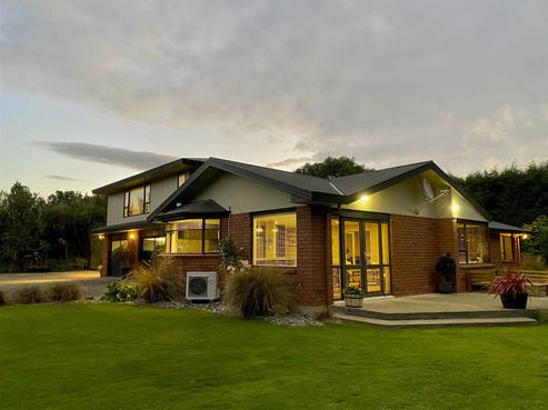 69 Black Road, Otatara