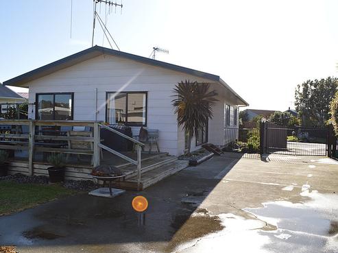 9 Simcox Street, Otaki Beach