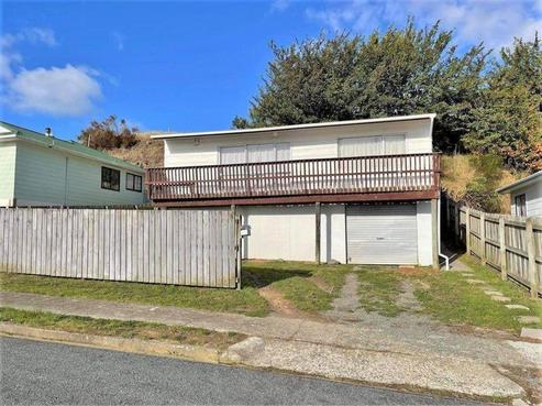 94 Arahura Crescent, Waitangirua