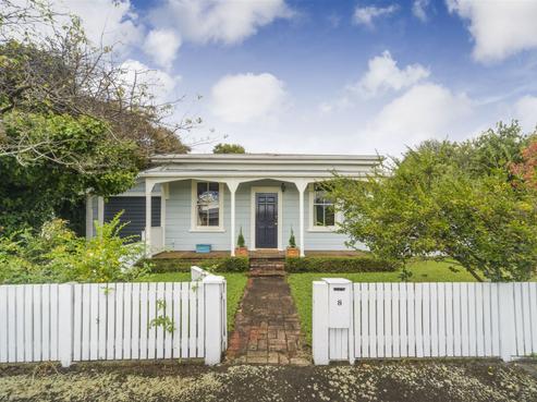 8 Keeling Street, West End