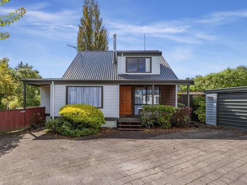 2/18 Ngamotu Road, Taupo
