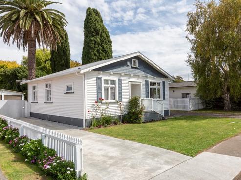 6 Mill Road, Clive