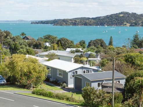 1 Bryan Road, Surfdale