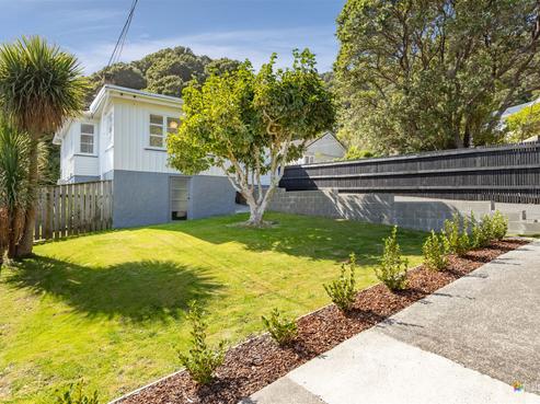 204 Whites Line East, Waiwhetu