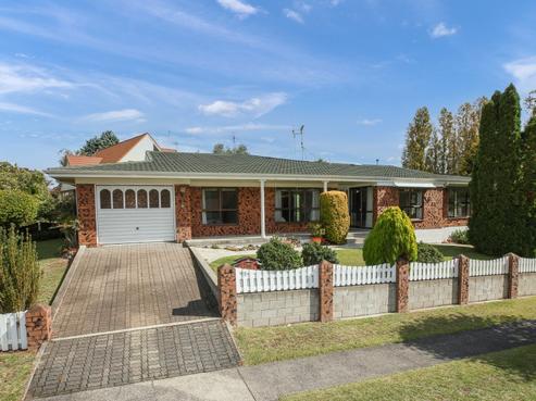 4 Perindale Drive, Chartwell