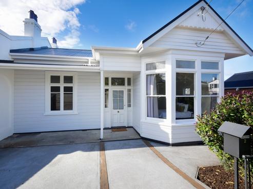 2 Falcon Street, Roslyn