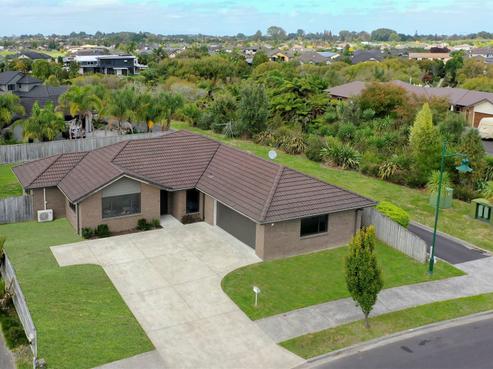 184 Saint James Drive, Huntington