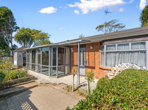 412 Devon Street East, Strandon