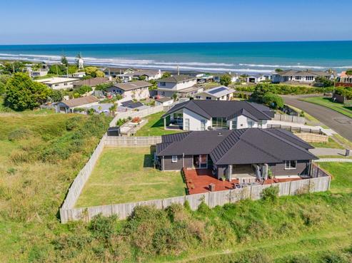 6 Longbeach Drive, Castlecliff