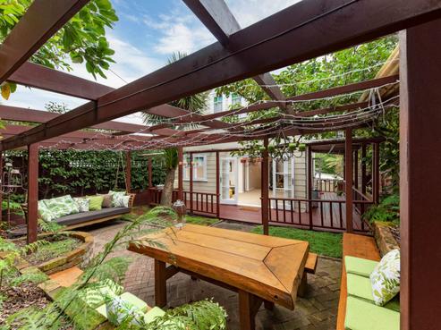 1/8 Derwent Crescent, Titirangi