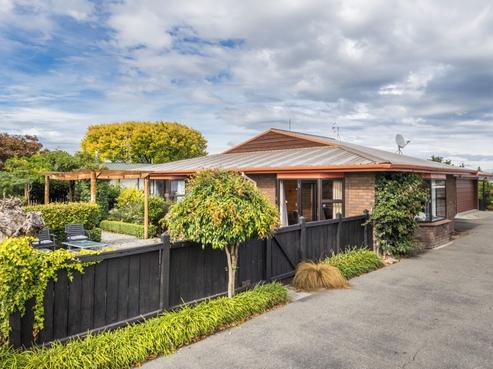2 Tudor Grove, Feilding