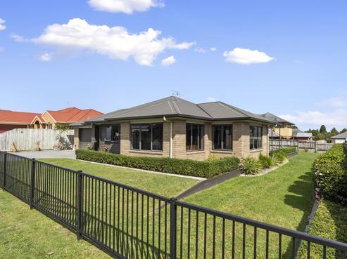 45 Barrington Drive, Huntington