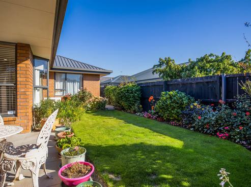 2/49 Cavendish Road, Casebrook