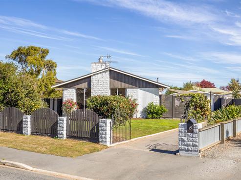 15 Gibbs Drive, Woodend