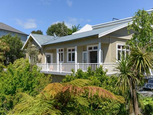 25 Thompson Road, Napier Hill