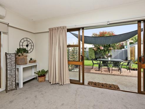 806 Queen Street West, Saint Leonards