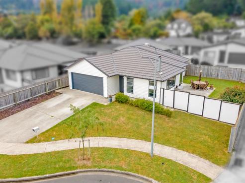 17 Poppy Watts Grove, Stokes Valley