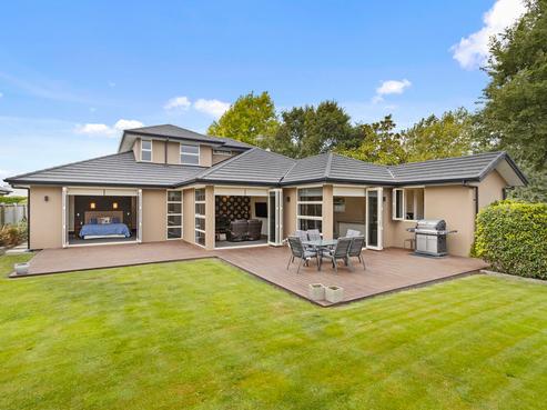 1 Rivers Edge, Northwood