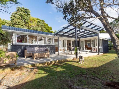 115 Piha Road, Piha