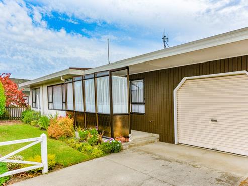 828 Southampton Street West, Saint Leonards