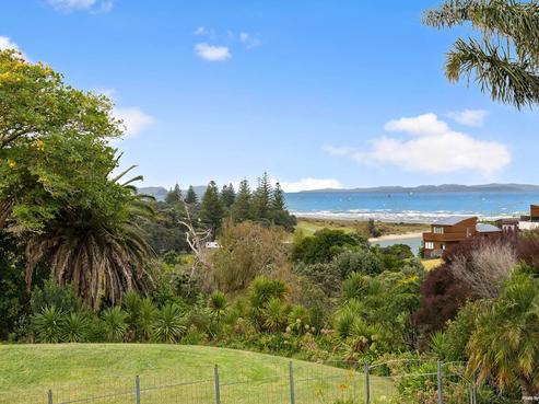 32 Amorino Drive, Red Beach