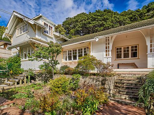16 Moana Road, Days Bay