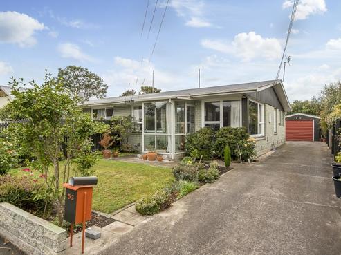 52 Cleveland Street, Edgeware