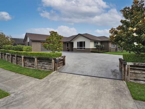 119 Saint James Drive, Huntington