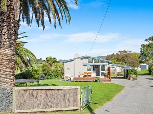 1335 East Coast Road, Redvale