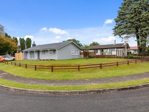 1 Adam Place, Mangakakahi