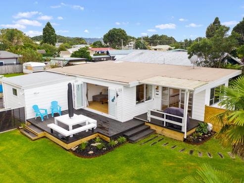 1 Roretana Drive, Athenree