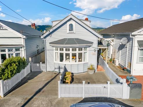 16 Beach Street, Petone