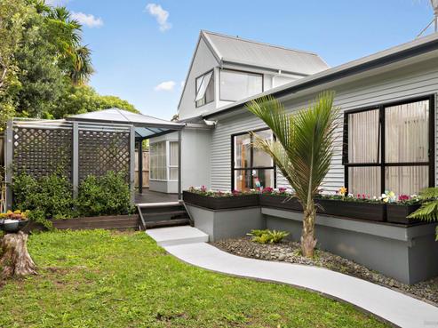2/479 Beach Road, Murrays Bay