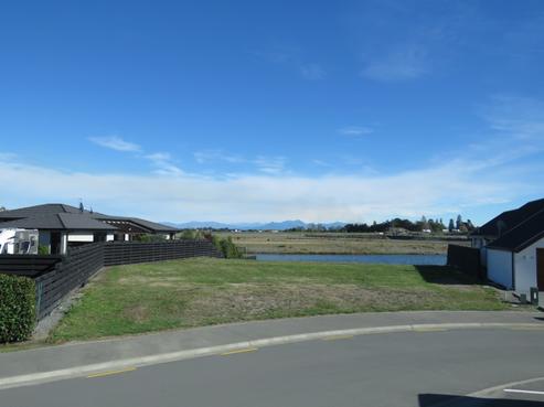 19 Waterton Point, Huntingdon/Lake Hood