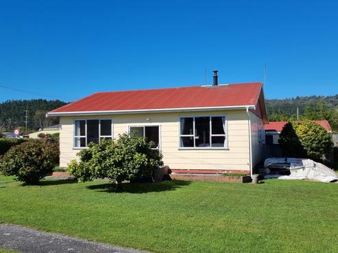 818 State Highway 7, Dobson
