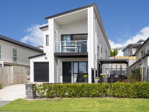 18 Atalanta Way, Beachlands