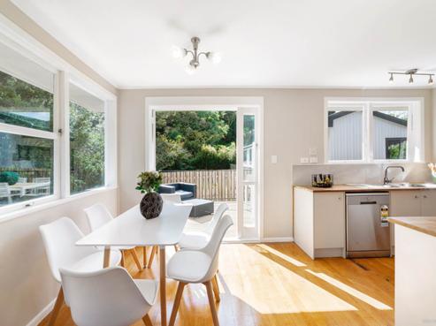 84 Eskdale Road, Birkdale