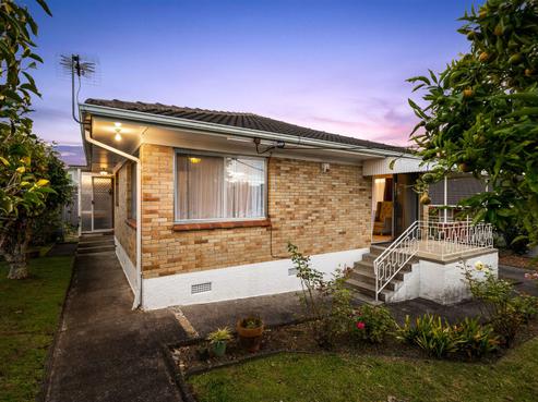 1/71 Royal View Road, Te Atatu South